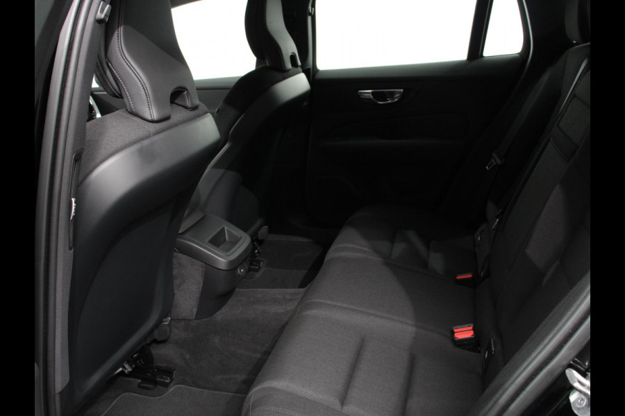 Volvo V60 2.0 B4 Momentum | Climate control | Cruise control adaptieve | Parkeersensoren | Achteruitrijd camera | LED | Verwarmde voorstoelen | Lane assist | Apple Carplay/ Android Auto