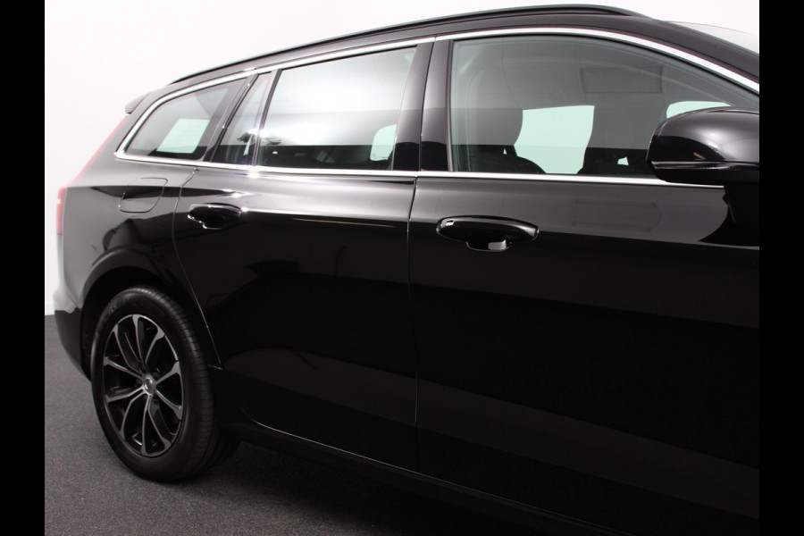 Volvo V60 2.0 B4 Momentum | Climate control | Cruise control adaptieve | Parkeersensoren | Achteruitrijd camera | LED | Verwarmde voorstoelen | Lane assist | Apple Carplay/ Android Auto