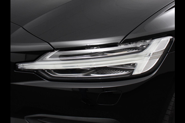 Volvo V60 2.0 B4 Momentum | Climate control | Cruise control adaptieve | Parkeersensoren | Achteruitrijd camera | LED | Verwarmde voorstoelen | Lane assist | Apple Carplay/ Android Auto