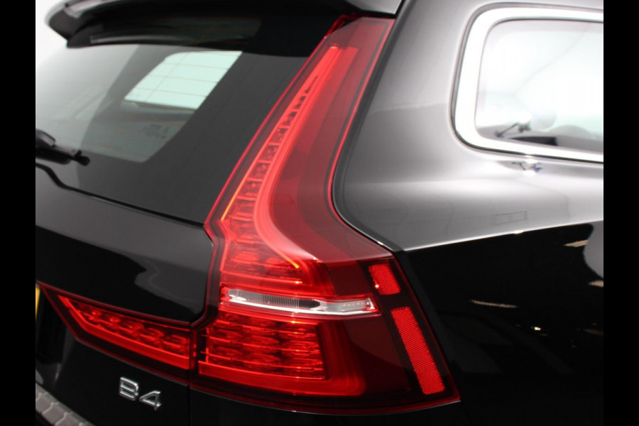 Volvo V60 2.0 B4 Momentum | Climate control | Cruise control adaptieve | Parkeersensoren | Achteruitrijd camera | LED | Verwarmde voorstoelen | Lane assist | Apple Carplay/ Android Auto