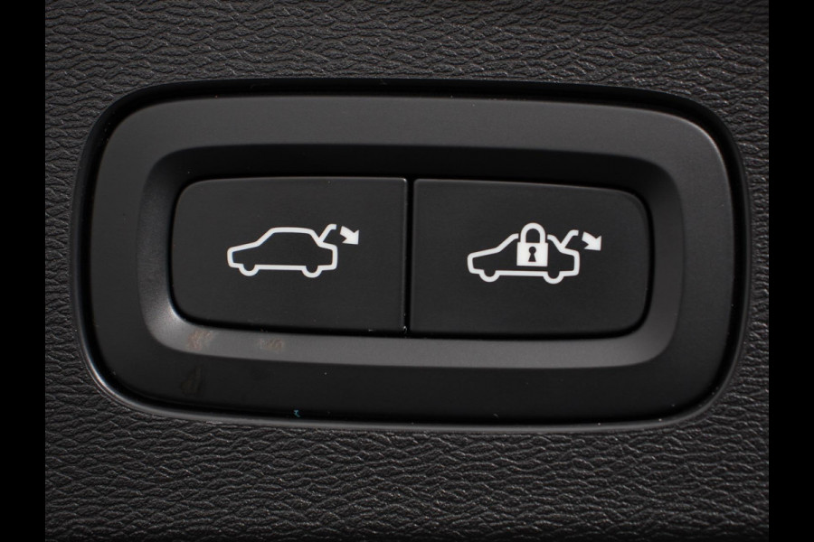 Volvo V60 2.0 B4 Momentum | Climate control | Cruise control adaptieve | Parkeersensoren | Achteruitrijd camera | LED | Verwarmde voorstoelen | Lane assist | Apple Carplay/ Android Auto