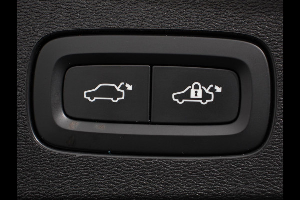 Volvo V60 2.0 B4 Momentum | Climate control | Cruise control adaptieve | Parkeersensoren | Achteruitrijd camera | LED | Verwarmde voorstoelen | Lane assist | Apple Carplay/ Android Auto