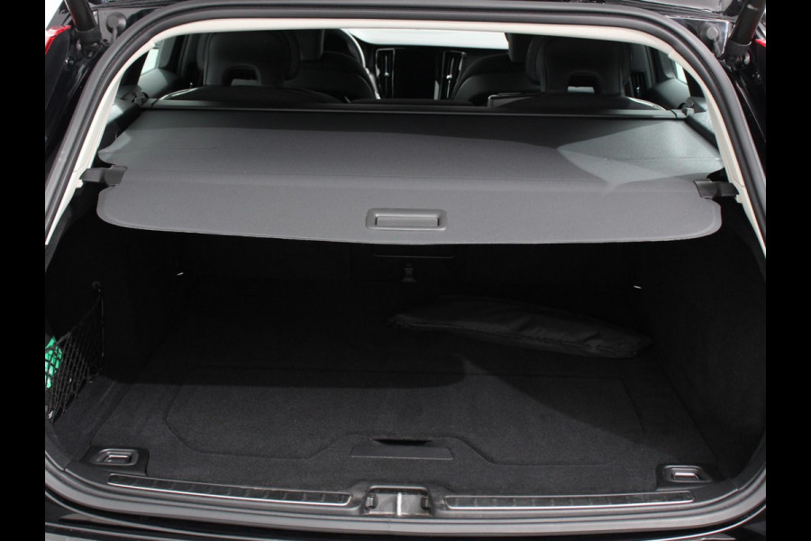 Volvo V60 2.0 B4 Momentum | Climate control | Cruise control adaptieve | Parkeersensoren | Achteruitrijd camera | LED | Verwarmde voorstoelen | Lane assist | Apple Carplay/ Android Auto