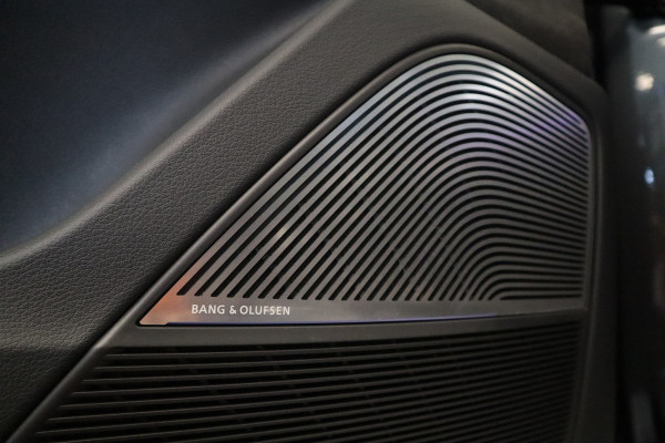 Audi Q8 4.0 TFSI RS Q8 quattro Panoramadak 23''Velgen Head-Up B&O Audio ! 2e Paasdag geopend van 12.00 tot 17:00u !