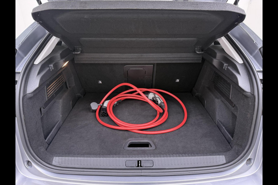 Citroën Ë-C4 Shine 50 kWh SOH 98% 3-FASE LADER | STUUR- & STOELVERWARMING | TREKHAAK | HEAD-UP DISPLAY | CAMERA | KEYLESS START & GO | DODEHOEKDETECTIE | RIJKLAAR MET 12 MAANDEN BOVAG-GARANTIE