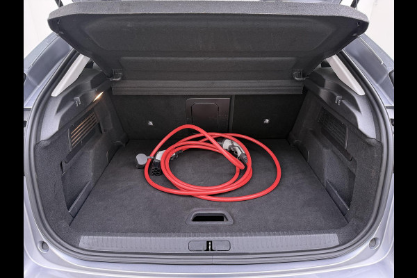 Citroën Ë-C4 Shine 50 kWh SOH 98% 3-FASE LADER | STUUR- & STOELVERWARMING | TREKHAAK | HEAD-UP DISPLAY | CAMERA | KEYLESS START & GO | DODEHOEKDETECTIE | RIJKLAAR MET 12 MAANDEN BOVAG-GARANTIE