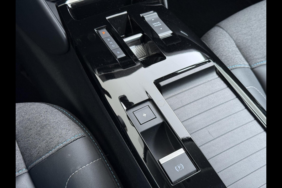 Citroën Ë-C4 Shine 50 kWh SOH 98% 3-FASE LADER | STUUR- & STOELVERWARMING | TREKHAAK | HEAD-UP DISPLAY | CAMERA | KEYLESS START & GO | DODEHOEKDETECTIE | RIJKLAAR MET 12 MAANDEN BOVAG-GARANTIE