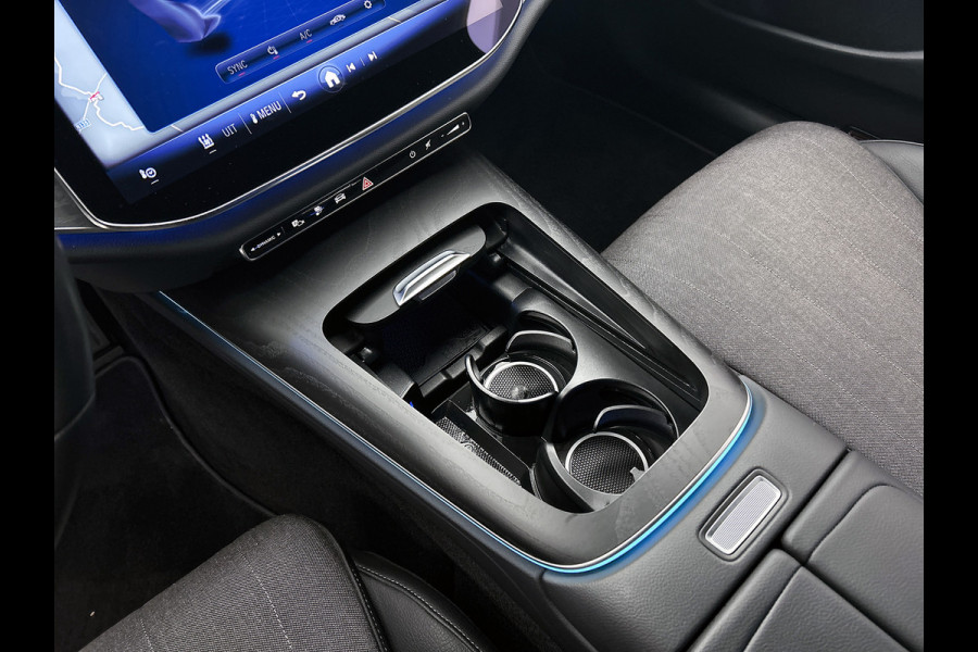 Mercedes-Benz E-Klasse Estate 300 e Luxury Line Plug-In Hybride Trekhaak | Rijassistentiepakket plus | Parkeerpakket met 360°-camera | Distronic | Sfeerverlichting. Inclusief 24 maanden MB Certified garantie voor Europa.