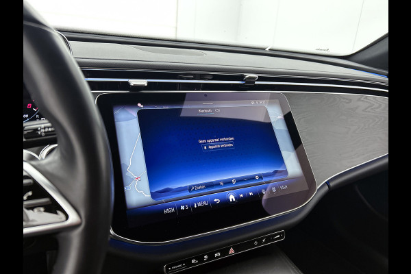 Mercedes-Benz E-Klasse Estate 300 e Luxury Line Plug-In Hybride Trekhaak | Rijassistentiepakket plus | Parkeerpakket met 360°-camera | Distronic | Sfeerverlichting. Inclusief 24 maanden MB Certified garantie voor Europa.