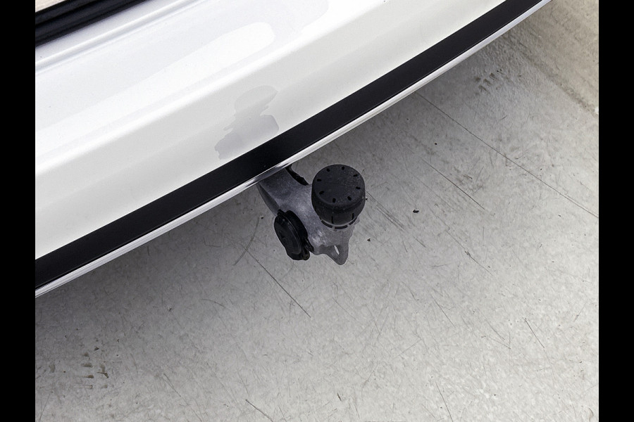 Mercedes-Benz E-Klasse Estate 300 e Luxury Line Plug-In Hybride Trekhaak | Rijassistentiepakket plus | Parkeerpakket met 360°-camera | Distronic | Sfeerverlichting. Inclusief 24 maanden MB Certified garantie voor Europa.