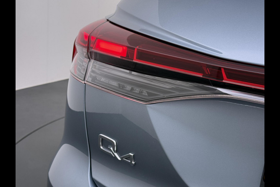 Audi Q4 e-tron 40 Launch edition Advanced Plus 77 kWh SOH 92% | S-LINE INTERIEUR | PANORAMADAK | STOELVERWARMING | ELEKTRISCHE ACHTERKLEP | LUXE BEKLEDING | RIJKLAAR MET 12 MND BOVAG GARANTIE