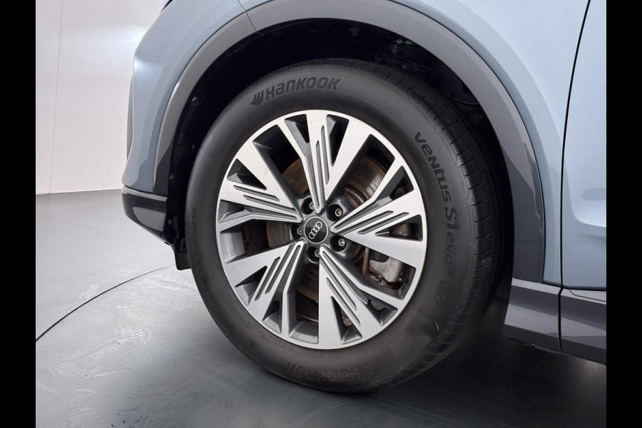 Audi Q4 e-tron 40 Launch edition Advanced Plus 77 kWh SOH 92% | S-LINE INTERIEUR | PANORAMADAK | STOELVERWARMING | ELEKTRISCHE ACHTERKLEP | LUXE BEKLEDING | RIJKLAAR MET 12 MND BOVAG GARANTIE