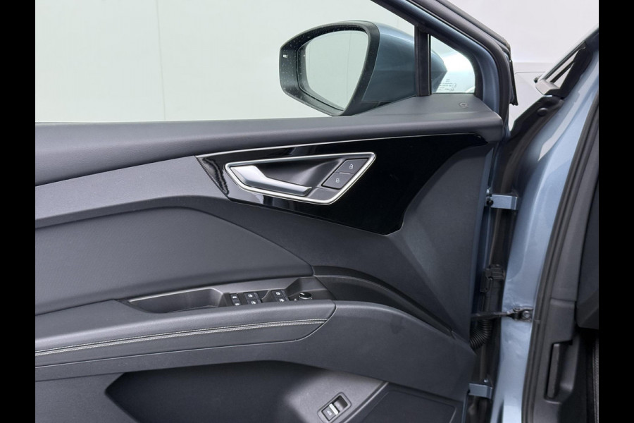 Audi Q4 e-tron 40 Launch edition Advanced Plus 77 kWh SOH 92% | S-LINE INTERIEUR | PANORAMADAK | STOELVERWARMING | ELEKTRISCHE ACHTERKLEP | LUXE BEKLEDING | RIJKLAAR MET 12 MND BOVAG GARANTIE