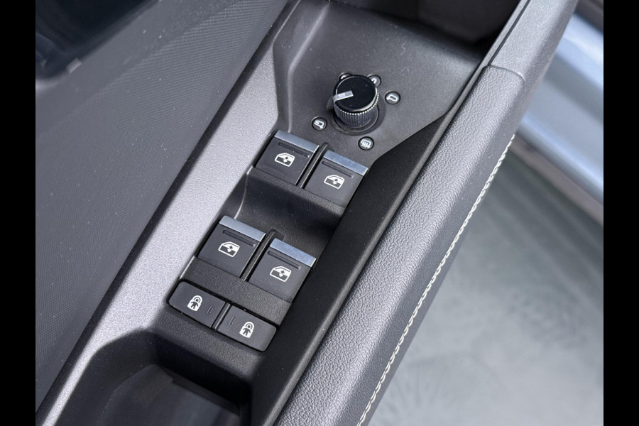 Audi Q4 e-tron 40 Launch edition Advanced Plus 77 kWh SOH 92% | S-LINE INTERIEUR | PANORAMADAK | STOELVERWARMING | ELEKTRISCHE ACHTERKLEP | LUXE BEKLEDING | RIJKLAAR MET 12 MND BOVAG GARANTIE
