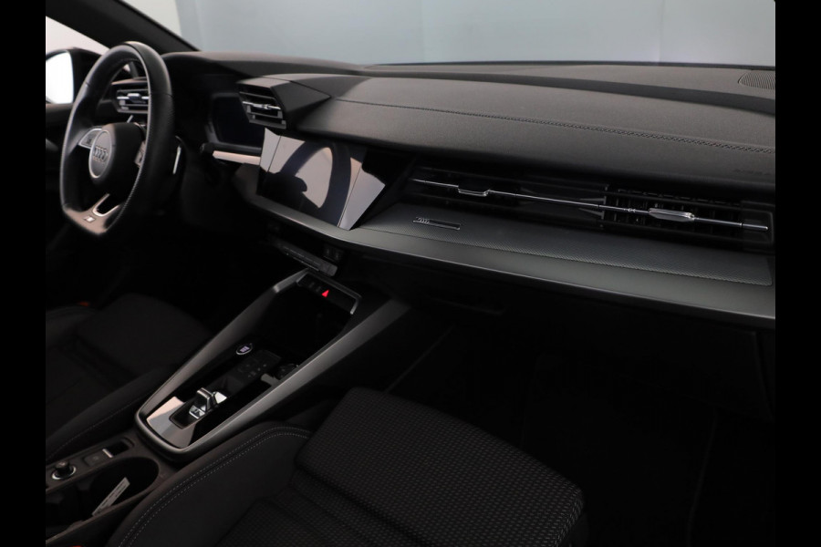 Audi A3 Sportback 30 TFSI S edition 110pk Aut| pano-dak| Navi| 17'LM-velgen| Parksensors