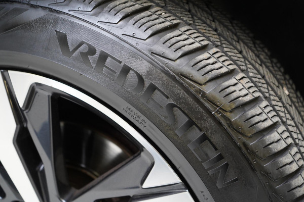 Peugeot 3008 1.2 PureTech Crossway | Panoramadak | Trekhaak | Navigatie | Camera | All-seasonbanden