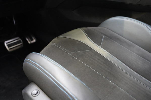 Peugeot 3008 1.2 PureTech Crossway | Panoramadak | Trekhaak | Navigatie | Camera | All-seasonbanden