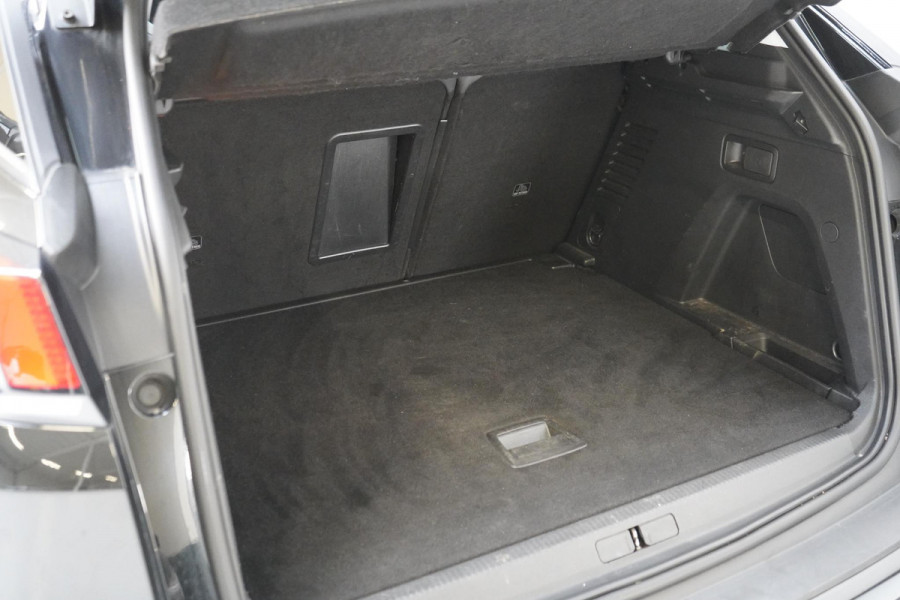 Peugeot 3008 1.2 PureTech Crossway | Panoramadak | Trekhaak | Navigatie | Camera | All-seasonbanden