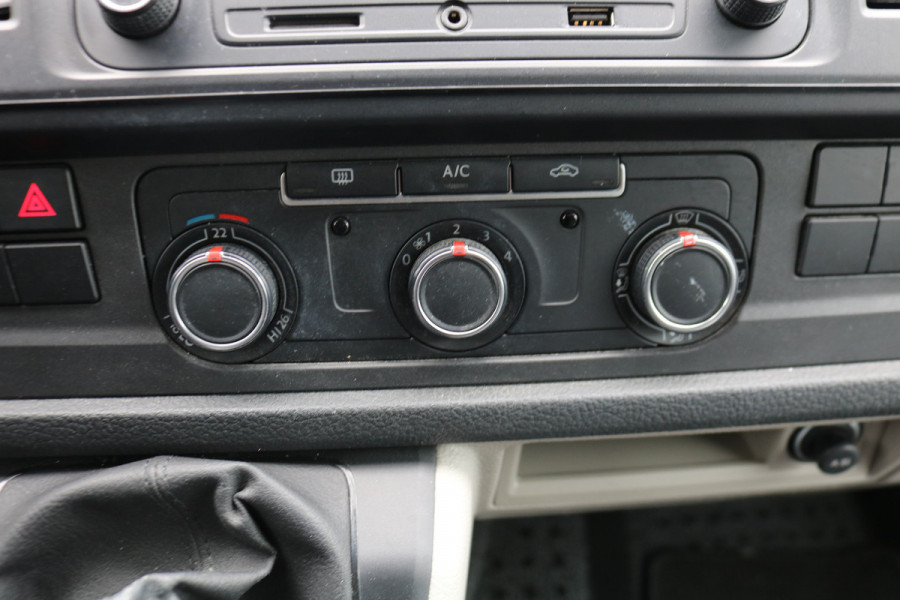 Volkswagen Transporter 2.0 TDI L2 H1 102pk Airco Trekhaak