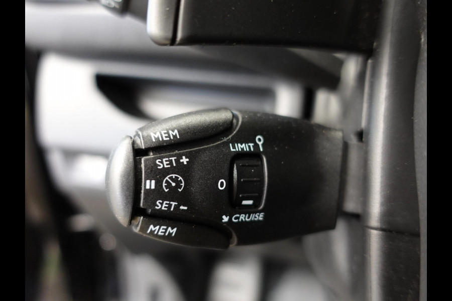 Peugeot Expert 2.0 Hdi 180PK Peugeot Expert 2.0 Hdi Automaat Dubbele Cabine Navigatie Parkeersensoren Clima Control Trekhaak