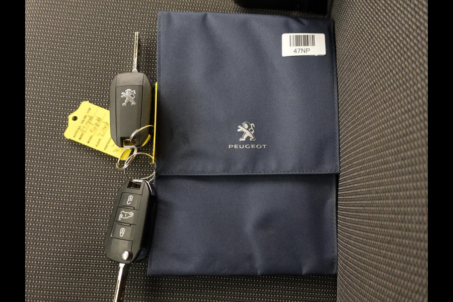 Peugeot Expert 2.0 Hdi 180PK Peugeot Expert 2.0 Hdi Automaat Dubbele Cabine Navigatie Parkeersensoren Clima Control Trekhaak