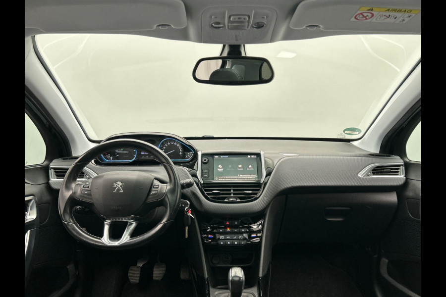 Peugeot 2008 1.2 PureTech Allure | Trekhaak | Stoelverwarming Panorama Dak Climate / Cruise control Carplay Lichtmetaal