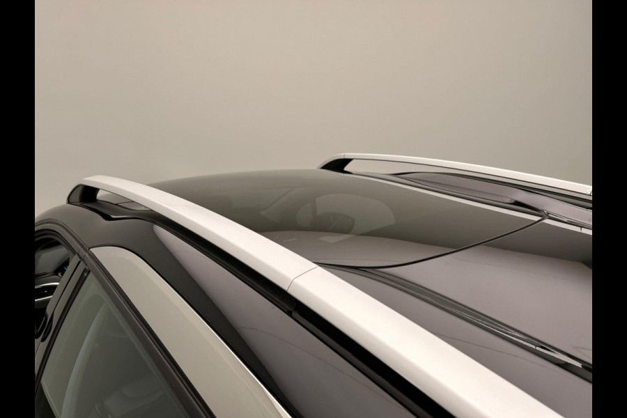 Peugeot 2008 1.2 PureTech Allure | Trekhaak | Stoelverwarming Panorama Dak Climate / Cruise control Carplay Lichtmetaal