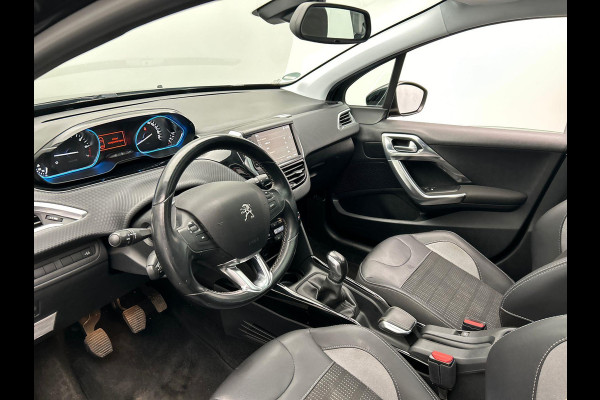 Peugeot 2008 1.2 PureTech Allure | Trekhaak | Stoelverwarming Panorama Dak Climate / Cruise control Carplay Lichtmetaal