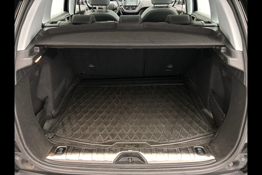 Peugeot 2008 1.2 PureTech Allure | Trekhaak | Stoelverwarming Panorama Dak Climate / Cruise control Carplay Lichtmetaal