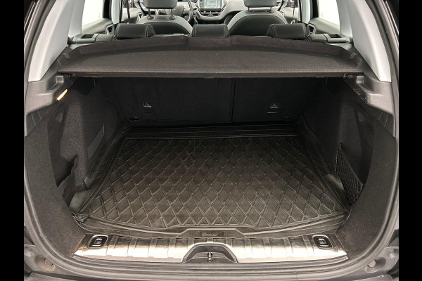 Peugeot 2008 1.2 PureTech Allure | Trekhaak | Stoelverwarming Panorama Dak Climate / Cruise control Carplay Lichtmetaal
