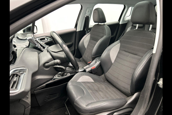 Peugeot 2008 1.2 PureTech Allure | Trekhaak | Stoelverwarming Panorama Dak Climate / Cruise control Carplay Lichtmetaal