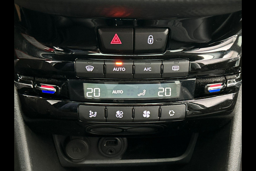 Peugeot 2008 1.2 PureTech Allure | Trekhaak | Stoelverwarming Panorama Dak Climate / Cruise control Carplay Lichtmetaal