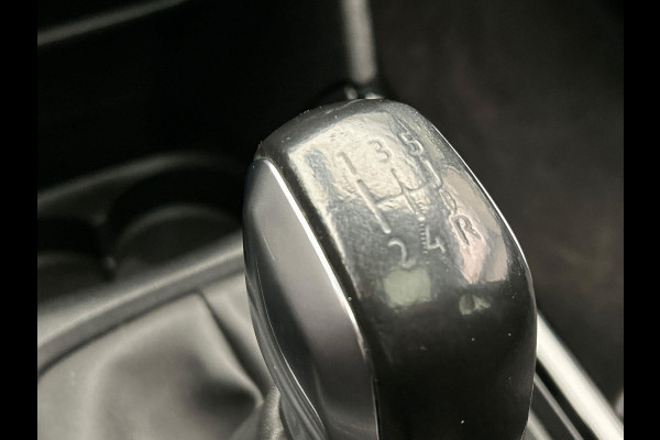 Peugeot 2008 1.2 PureTech Allure | Trekhaak | Stoelverwarming Panorama Dak Climate / Cruise control Carplay Lichtmetaal