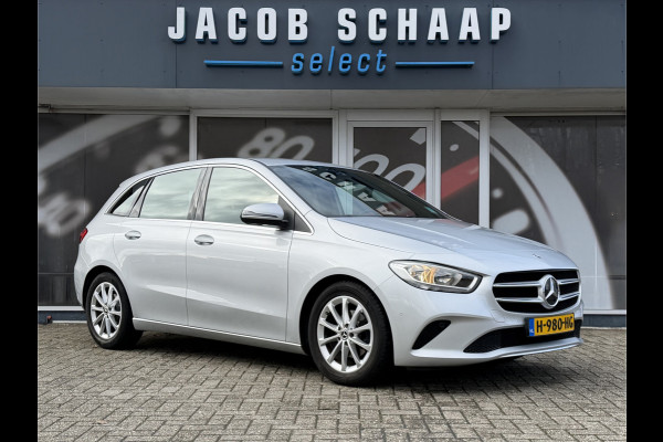 Mercedes-Benz B-klasse 180 Launch Edition Automaat / Parkeersensoren V-A / Cruise Control / Camera / Multimedia / 17'' LM / Navi