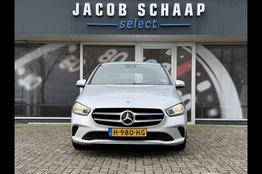 Mercedes-Benz B-klasse 180 Launch Edition Automaat / Parkeersensoren V-A / Cruise Control / Camera / Multimedia / 17'' LM / Navi
