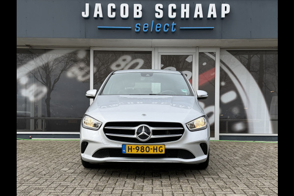 Mercedes-Benz B-klasse 180 Launch Edition Automaat / Parkeersensoren V-A / Cruise Control / Camera / Multimedia / 17'' LM / Navi