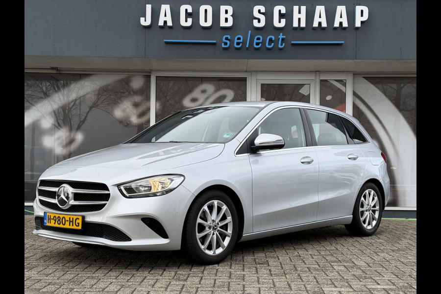 Mercedes-Benz B-klasse 180 Launch Edition Automaat / Parkeersensoren V-A / Cruise Control / Camera / Multimedia / 17'' LM / Navi