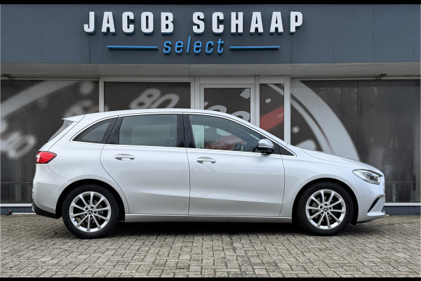 Mercedes-Benz B-klasse 180 Launch Edition Automaat / Parkeersensoren V-A / Cruise Control / Camera / Multimedia / 17'' LM / Navi