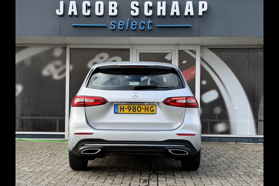 Mercedes-Benz B-klasse 180 Launch Edition Automaat / Parkeersensoren V-A / Cruise Control / Camera / Multimedia / 17'' LM / Navi