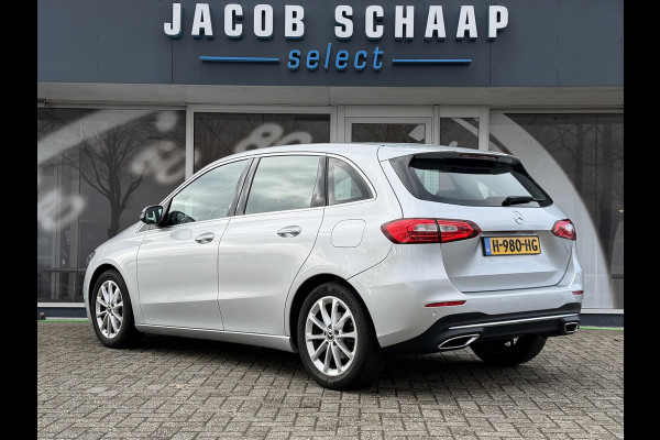 Mercedes-Benz B-klasse 180 Launch Edition Automaat / Parkeersensoren V-A / Cruise Control / Camera / Multimedia / 17'' LM / Navi
