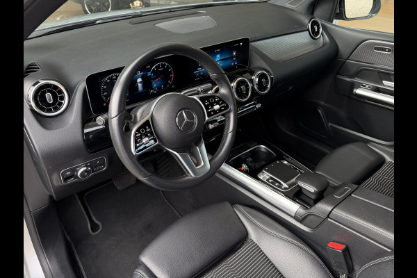 Mercedes-Benz B-klasse 180 Launch Edition Automaat / Parkeersensoren V-A / Cruise Control / Camera / Multimedia / 17'' LM / Navi