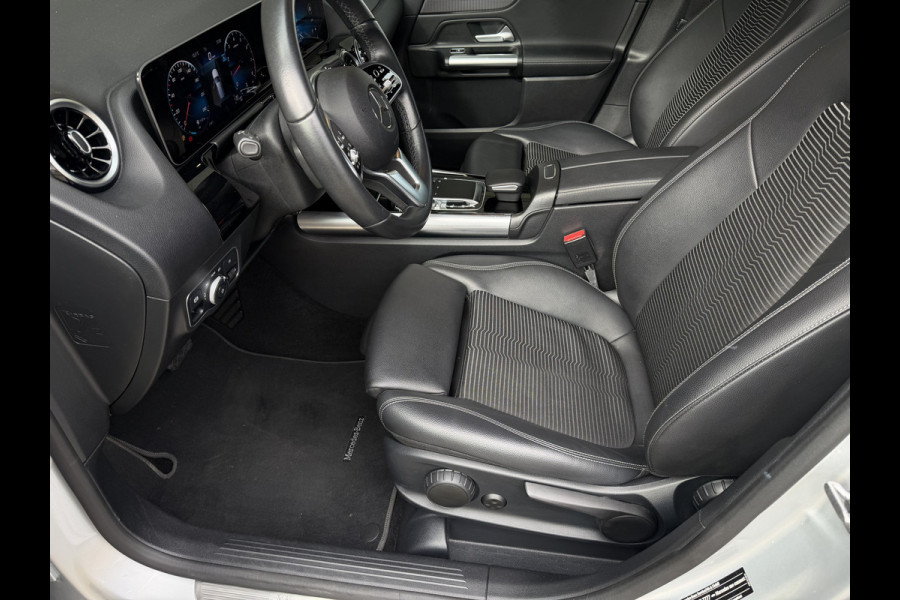 Mercedes-Benz B-klasse 180 Launch Edition Automaat / Parkeersensoren V-A / Cruise Control / Camera / Multimedia / 17'' LM / Navi