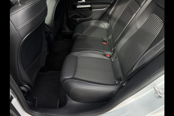 Mercedes-Benz B-klasse 180 Launch Edition Automaat / Parkeersensoren V-A / Cruise Control / Camera / Multimedia / 17'' LM / Navi