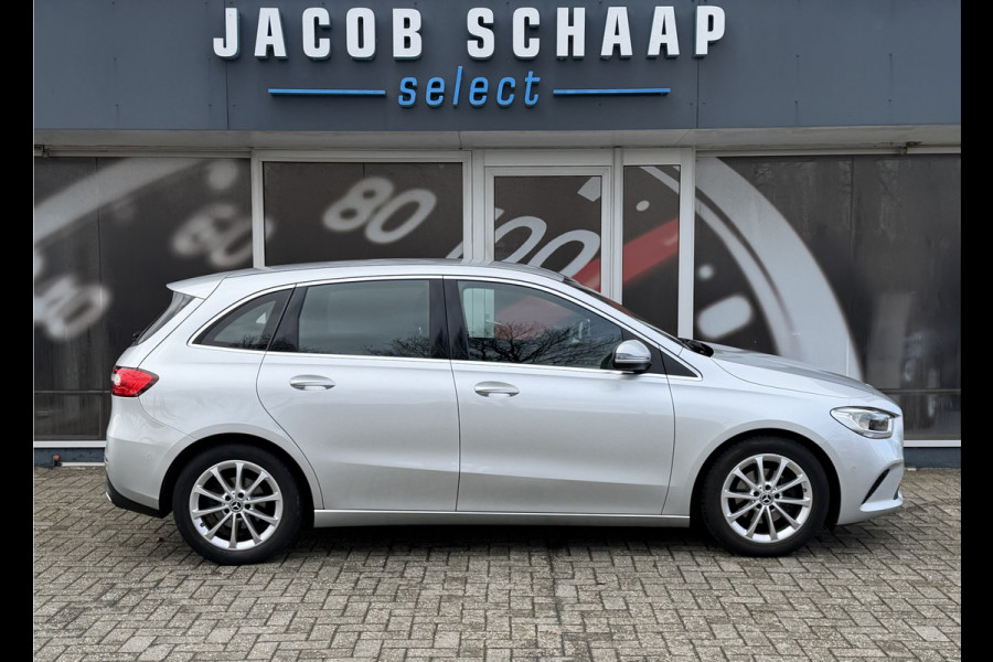 Mercedes-Benz B-klasse 180 Launch Edition Automaat / Parkeersensoren V-A / Cruise Control / Camera / Multimedia / 17'' LM / Navi