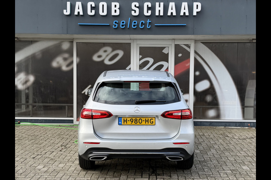 Mercedes-Benz B-klasse 180 Launch Edition Automaat / Parkeersensoren V-A / Cruise Control / Camera / Multimedia / 17'' LM / Navi