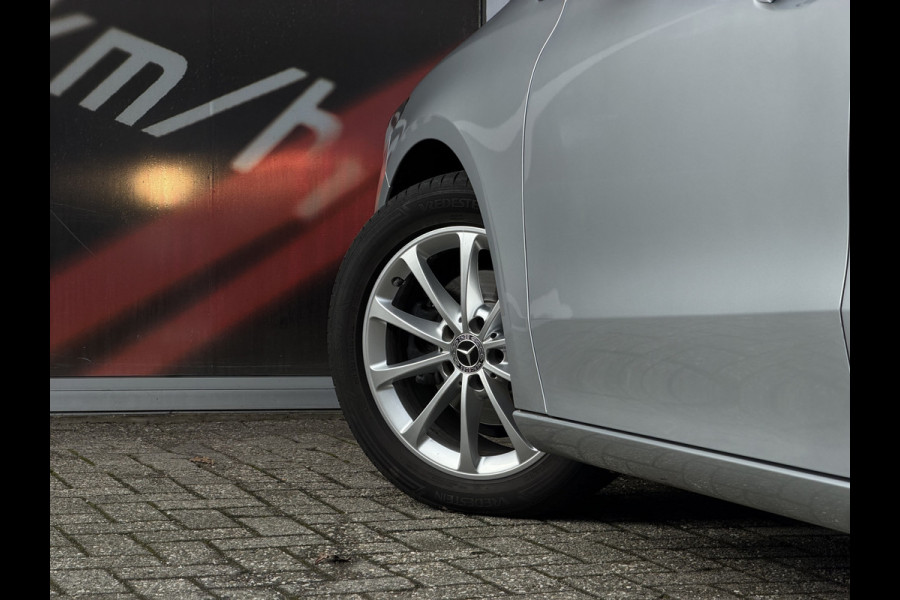 Mercedes-Benz B-klasse 180 Launch Edition Automaat / Parkeersensoren V-A / Cruise Control / Camera / Multimedia / 17'' LM / Navi