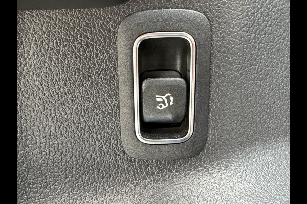 Mercedes-Benz B-klasse 180 Launch Edition Automaat / Parkeersensoren V-A / Cruise Control / Camera / Multimedia / 17'' LM / Navi