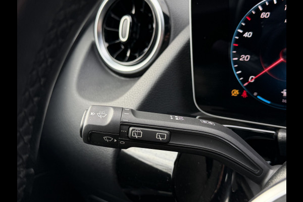 Mercedes-Benz B-klasse 180 Launch Edition Automaat / Parkeersensoren V-A / Cruise Control / Camera / Multimedia / 17'' LM / Navi