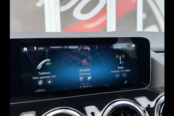 Mercedes-Benz B-klasse 180 Launch Edition Automaat / Parkeersensoren V-A / Cruise Control / Camera / Multimedia / 17'' LM / Navi