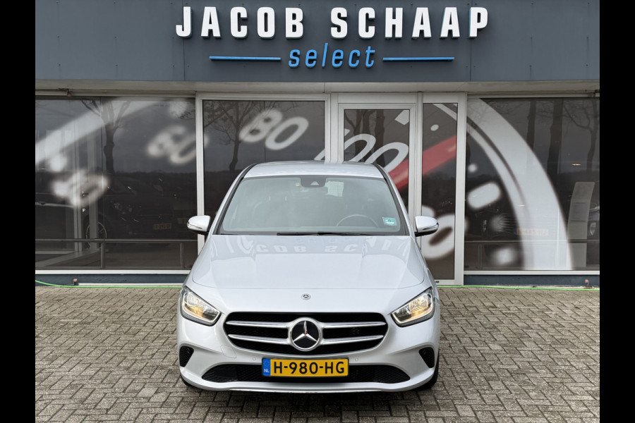 Mercedes-Benz B-klasse 180 Launch Edition Automaat / Parkeersensoren V-A / Cruise Control / Camera / Multimedia / 17'' LM / Navi
